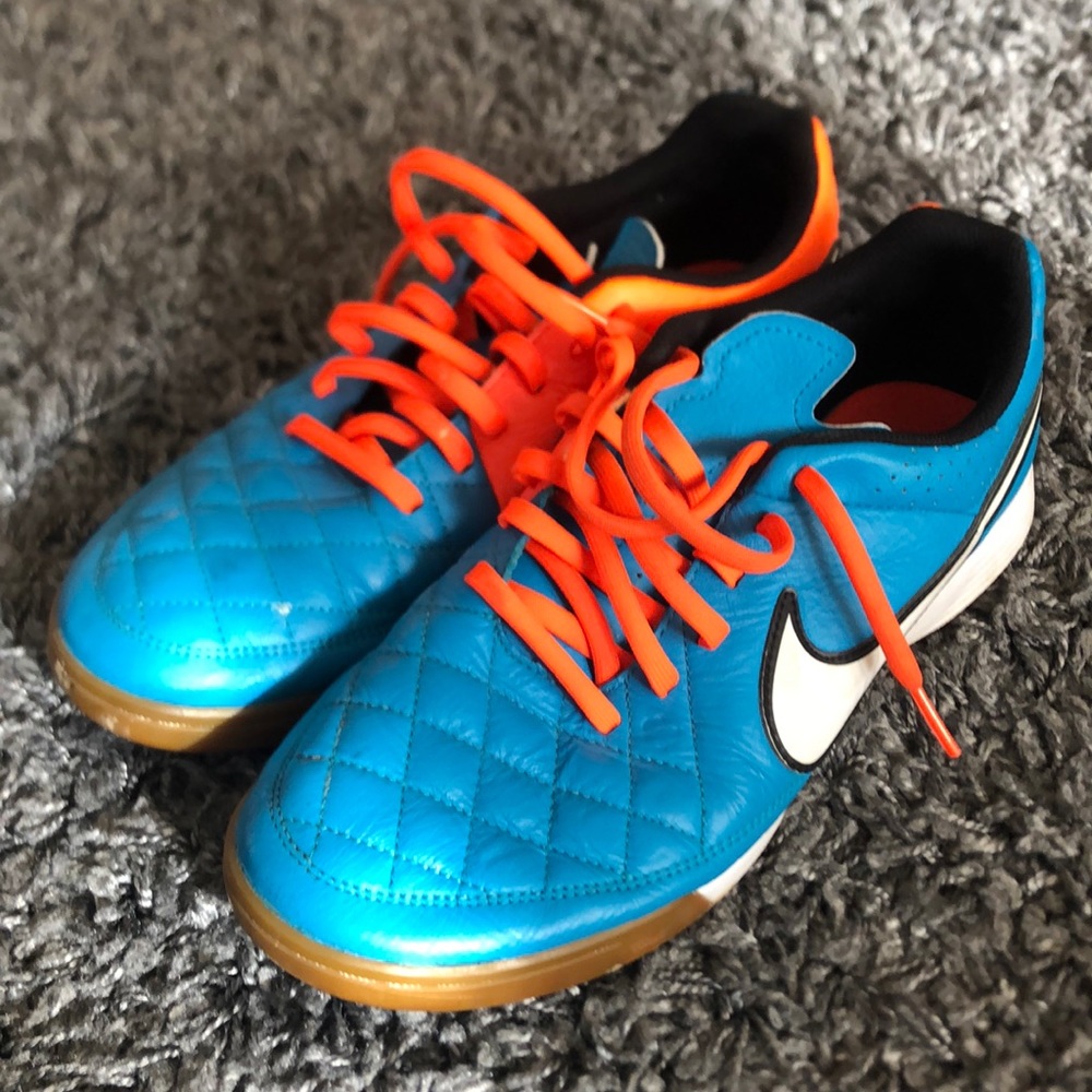 Nike indoor soccer shoes